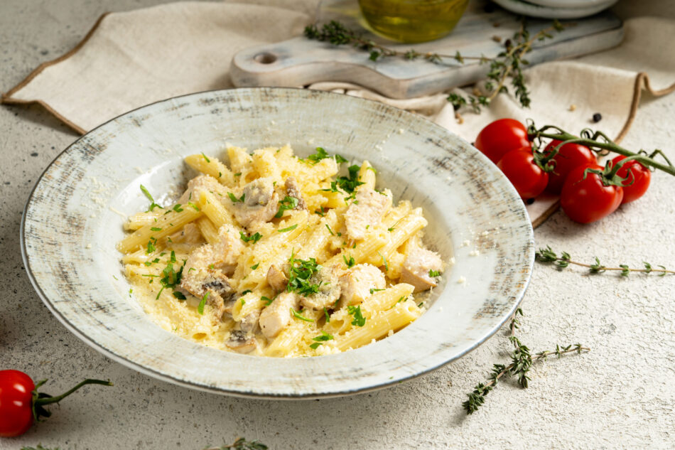 MAKARONAI SU VIŠTIENA IR GRYBAIS